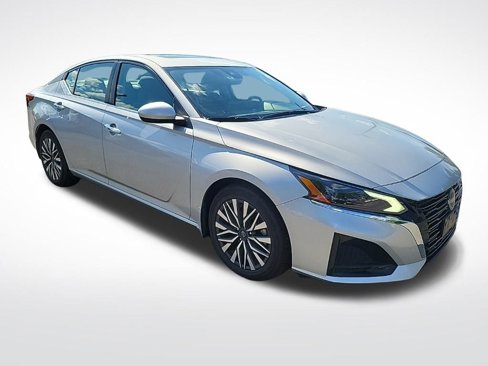 Used 2023 Nissan Altima 2.5 SV w/ SV Premium Package image 7