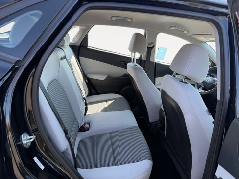 Used 2023 Hyundai Kona SE image 18