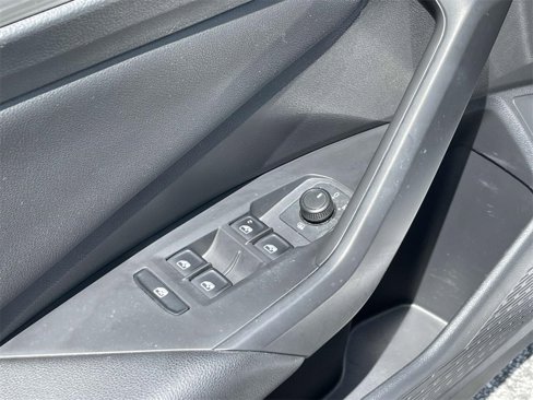 Certified 2019 Volkswagen Jetta SEL w/ Cold Weather Package image 16