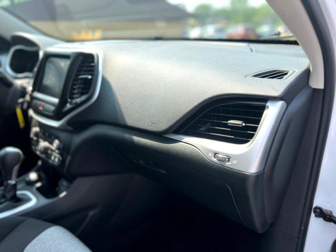 Used 2014 Jeep Cherokee Latitude w/ Cold Weather Group image 43