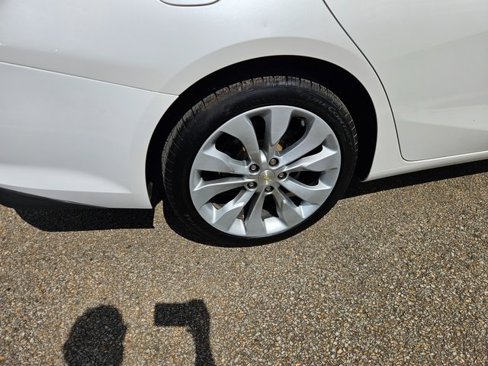 Used 2018 Chevrolet Malibu Premier image 9