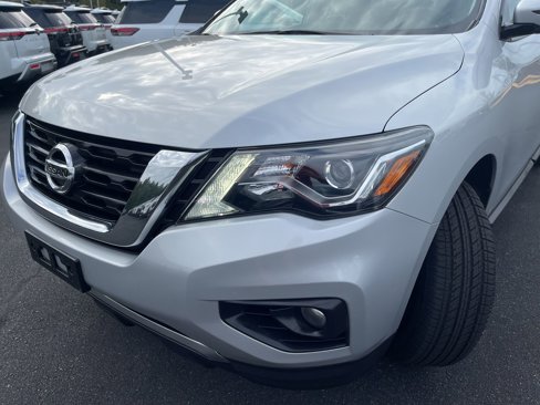 Used 2020 Nissan Pathfinder SV image 5