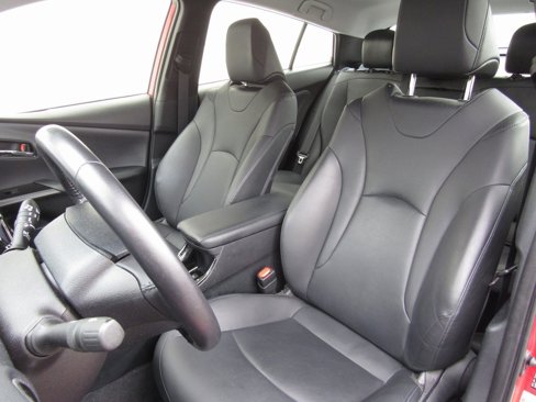 Used 2021 Toyota Prius XLE w/ Advanced Technology Package image 12