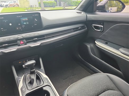 Certified 2025 Kia K4 GT-Line image 11