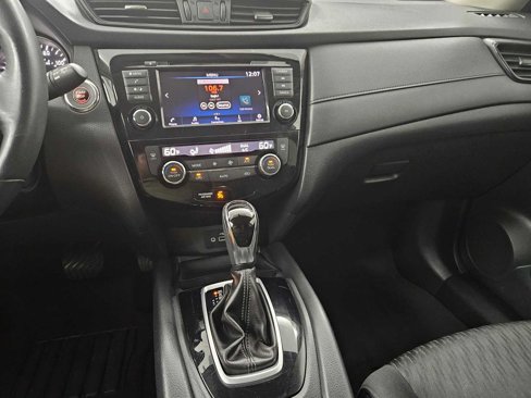 Used 2018 Nissan Rogue SV image 18