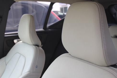 Used 2022 Volvo XC40 T5 Momentum image 11
