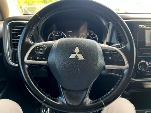 Used 2015 Mitsubishi Outlander SE image 8
