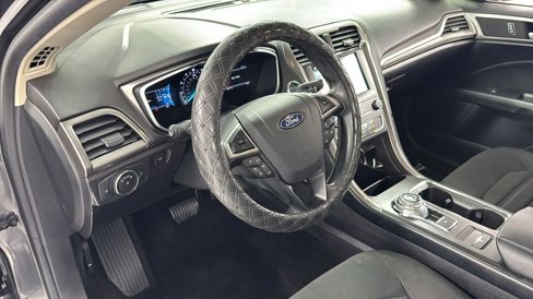 Used 2019 Ford Fusion SE image 32