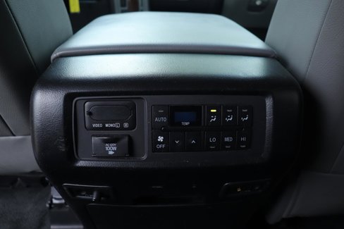 Used 2014 Toyota Sequoia Platinum image 26