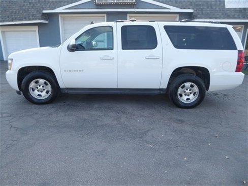 Used 2014 Chevrolet Suburban LT w/ Luxury Package image 2