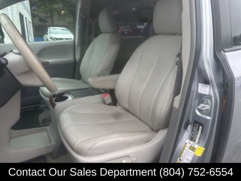 Used 2014 Toyota Sienna XLE image 13