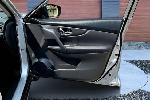 Used 2019 Nissan Rogue SV image 22