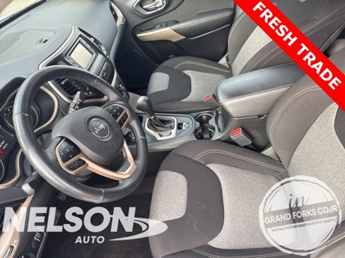 Used 2018 Jeep Cherokee Sport image 8
