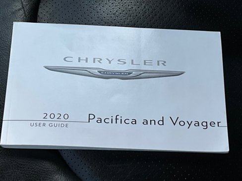 Used 2020 Chrysler Pacifica Touring-L image 39