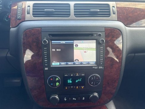 Used 2012 Chevrolet Suburban LTZ image 33