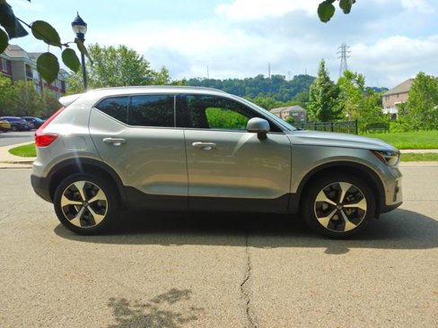 Used 2025 Volvo XC40 B5 Plus image 10