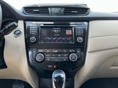 Used 2020 Nissan Rogue SV w/ Premium Package image 47