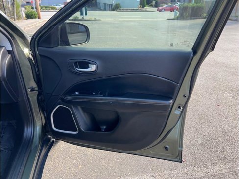 Used 2018 Jeep Compass Latitude w/ Popular Equipment Group image 22