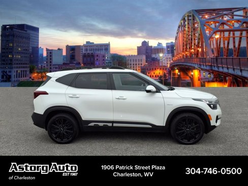 Used 2023 Kia Seltos Nightfall Edition image 2