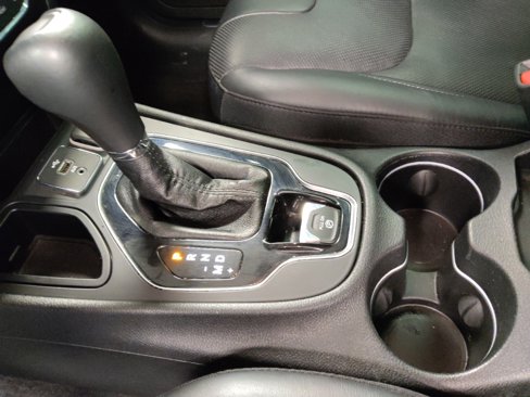 Used 2019 Jeep Cherokee Limited w/ Luxury Group image 26