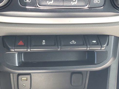 Used 2018 Chevrolet Colorado LT image 30
