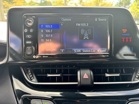 Used 2018 Toyota C-HR XLE image 23