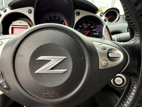 Used 2010 Nissan 370Z Touring image 15
