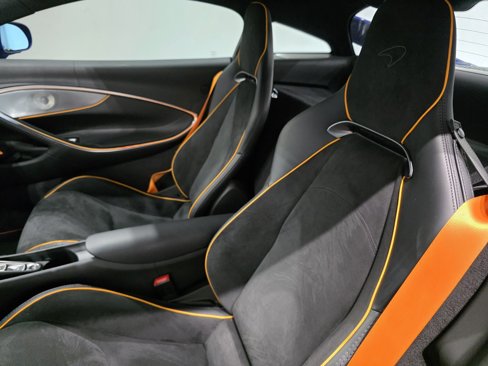 Used 2023 McLaren Artura image 8