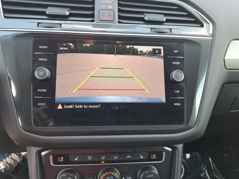 Certified 2020 Volkswagen Tiguan SE image 23