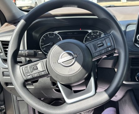 Used 2023 Nissan Rogue SV image 10
