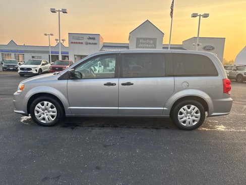 Used 2019 Dodge Grand Caravan SE image 2