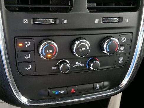 Used 2017 Dodge Grand Caravan SXT image 23