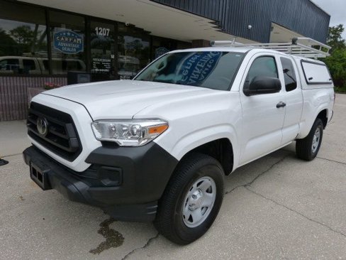 Used 2022 Toyota Tacoma SR image 2