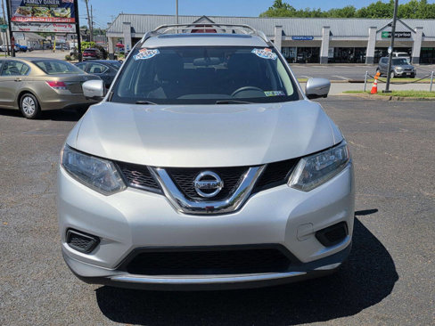 Used 2015 Nissan Rogue SV w/ SV Premium Package image 2
