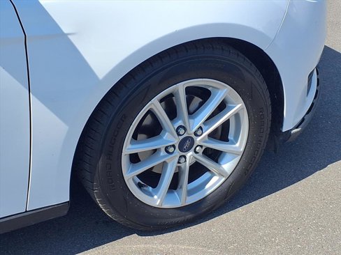 Used 2016 Ford Focus SE w/ SE Winter Package image 26