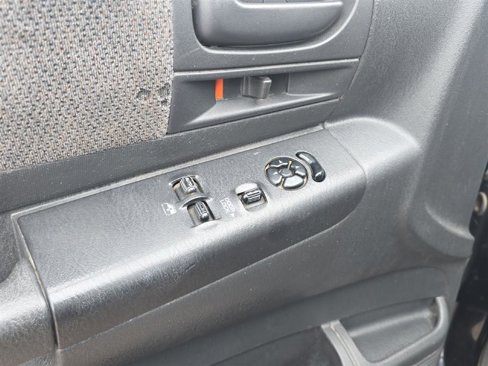 Used 2004 Dodge Dakota Sport w/ Deluxe Convenience Group image 11