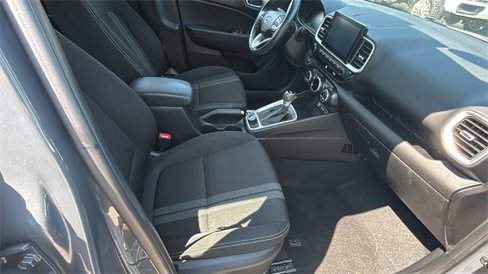 Used 2024 Hyundai Venue SEL image 24