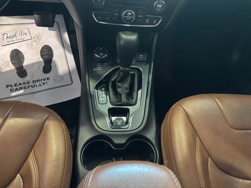 Used 2019 Jeep Cherokee Overland w/ Technology Group image 22