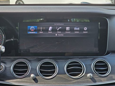 Used 2017 Mercedes-Benz E 300 4MATIC image 38