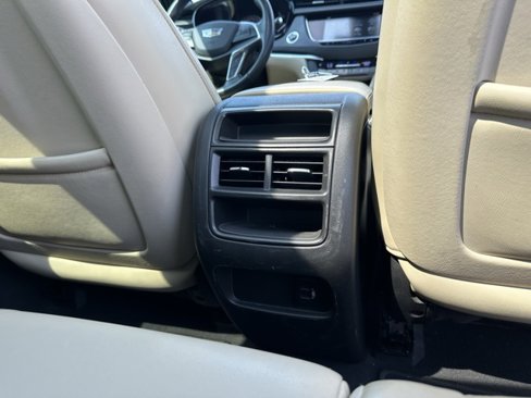 Used 2018 Cadillac XT5 Luxury w/ Driver Awareness Package image 14