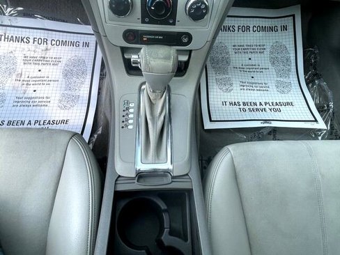 Used 2010 Chevrolet Malibu LT image 16