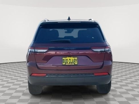 New 2025 Jeep Grand Cherokee Altitude image 4