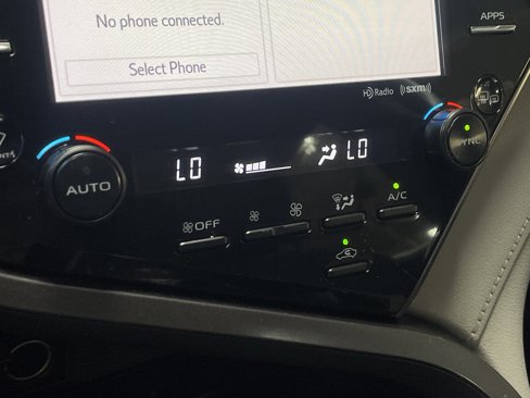 Used 2019 Toyota Camry XLE image 24