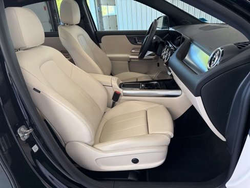 Used 2025 Mercedes-Benz GLA 250 4MATIC image 15