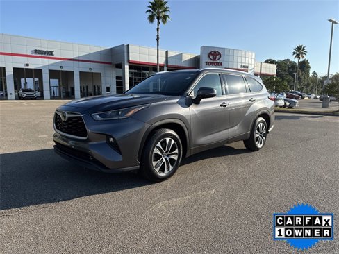 Certified 2021 Toyota Highlander XLE image 1