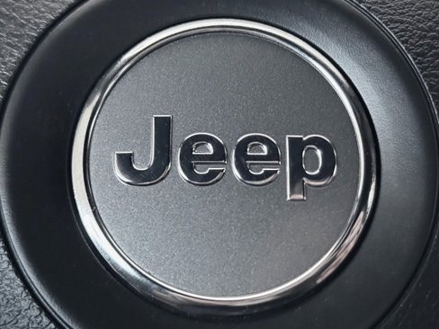 Used 2018 Jeep Grand Cherokee Altitude image 28