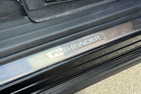 Used 2017 Nissan Pathfinder Platinum image 13