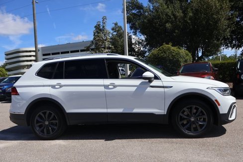 Used 2022 Volkswagen Tiguan SE image 8