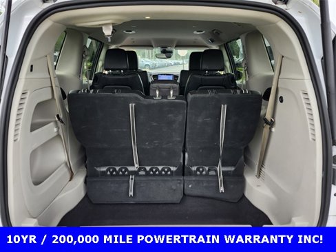 Used 2023 Chrysler Pacifica Touring-L image 8