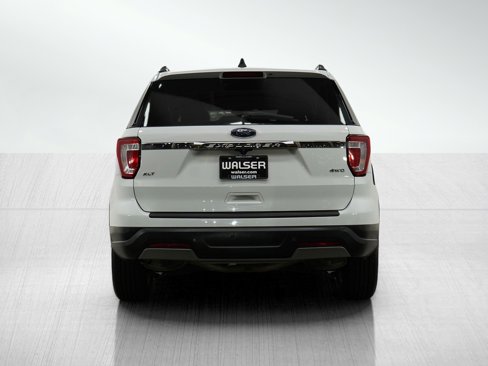 Used 2019 Ford Explorer XLT image 5